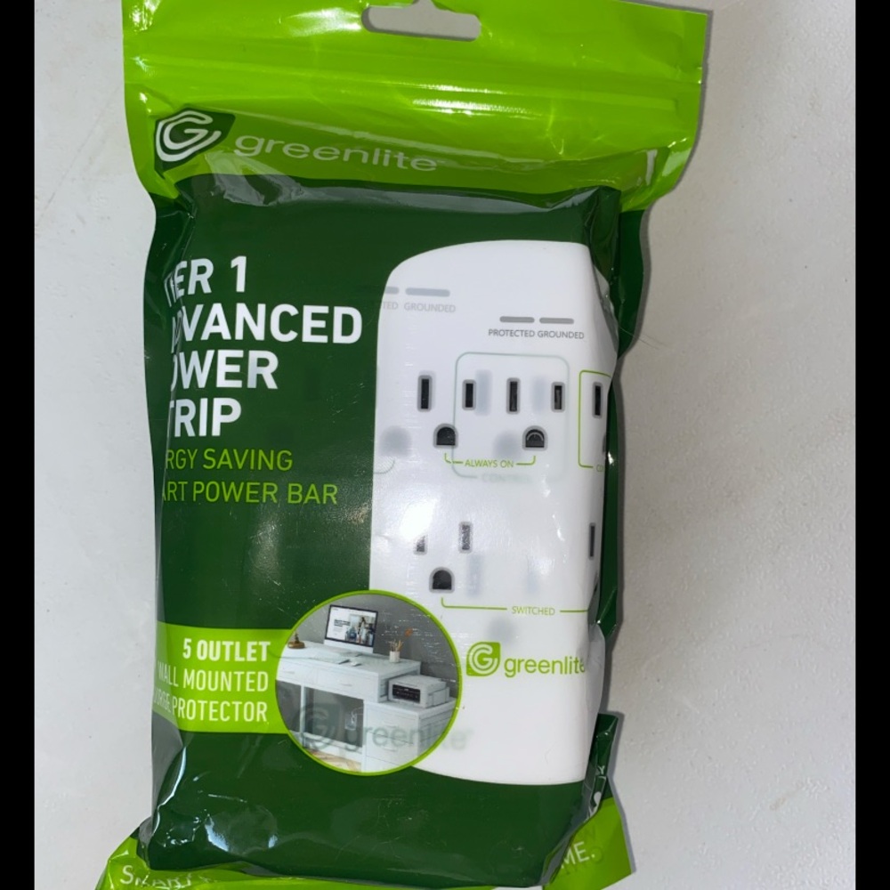 New Energy Saving Power Strip-5 Outlet-Wall Mounted Power Bar. NIB.
